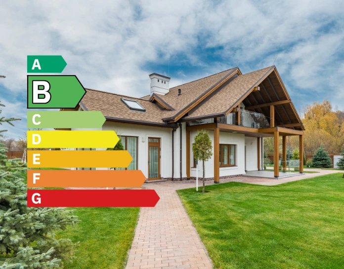 Intérieur lumineux d’une maison rénovée énergétiquement, salon contemporain